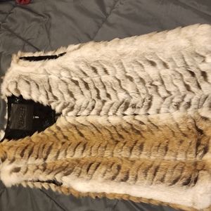 Women fur jacket sleeveless